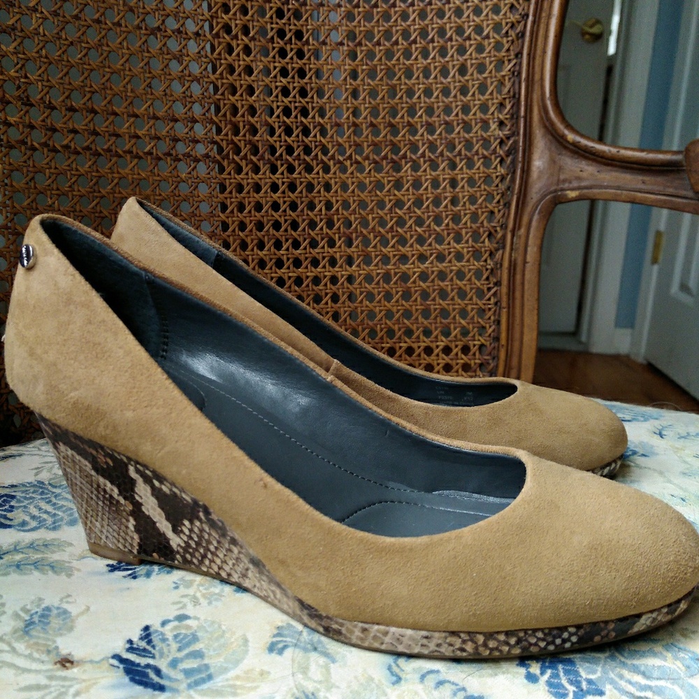 Calvin Klein Suede Pump w/ Snakeskin Wedge Sz 7